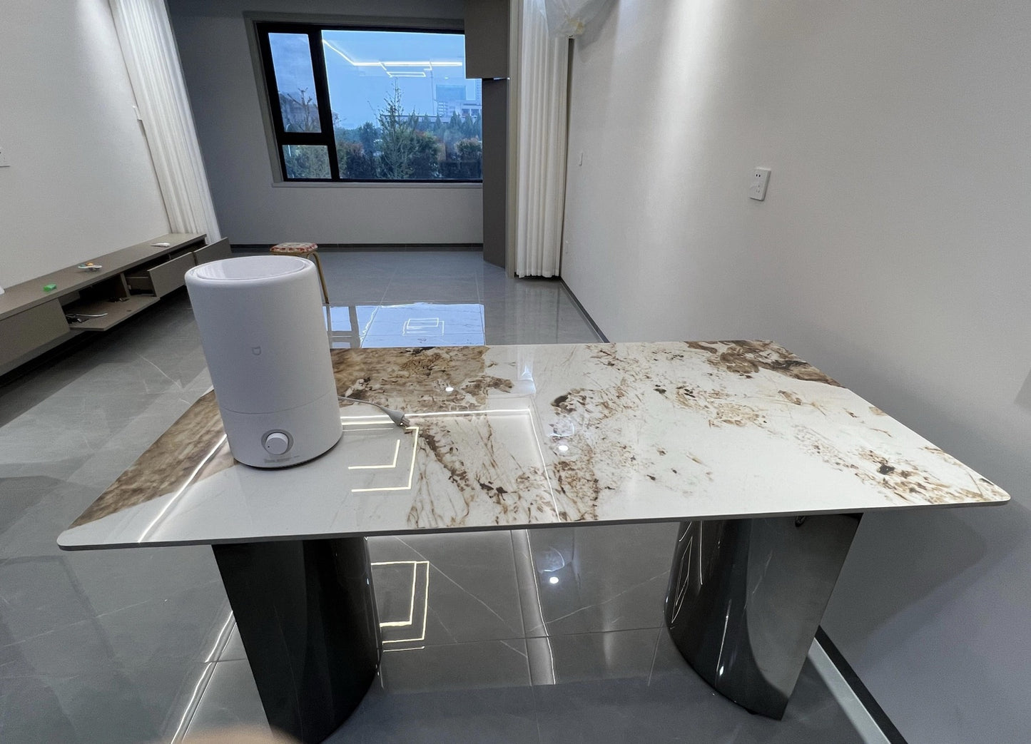 iStay Vellum Table